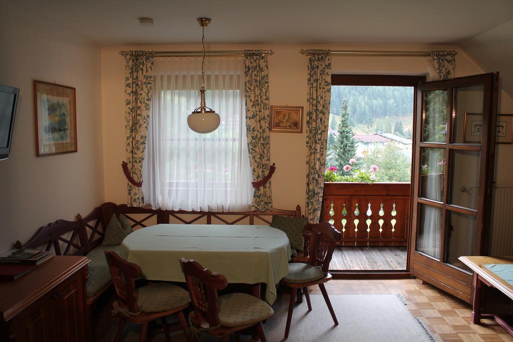 Haralds Ferienwohnungen Bad Kleinkirchheim Bilik gambar